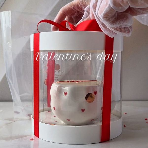 love is... это когда он дарит не просто торт, а еще после этого остаётся кружка, из которой вы пьёте кофе по утрам и улы